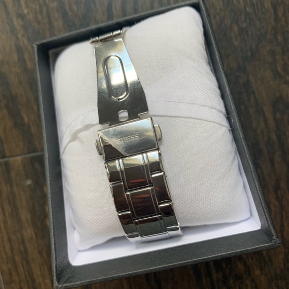 GUESS Watch - Picture 4 of 6